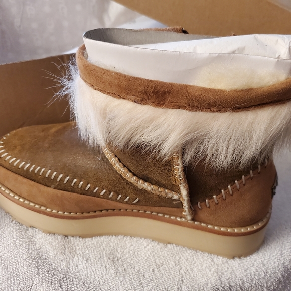 Ugg Boots Ladies siz 5 - Picture 5 of 8